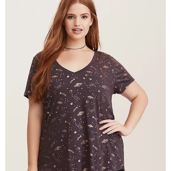 Torrid metallic galaxy print v neck pocket tee - Picture 1 of 6